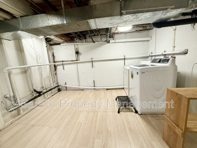 Building Photo - 4751 SW 53rd Ave