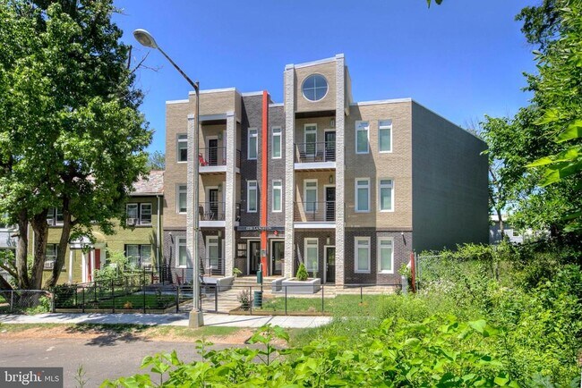 Building Photo - 1220 19th St NE