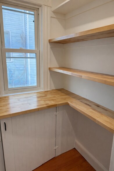 Building Photo - 49 Belden St