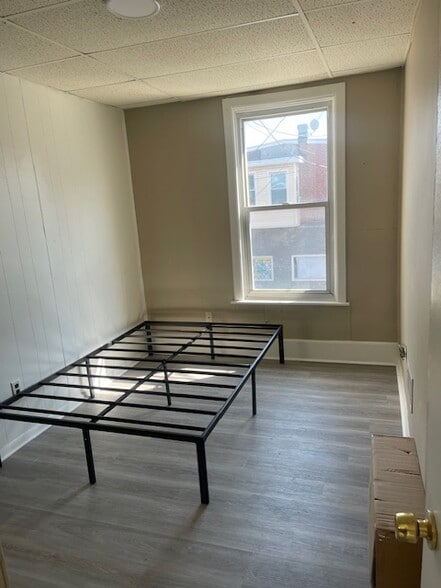 Building Photo - 1135 Lancaster Ave