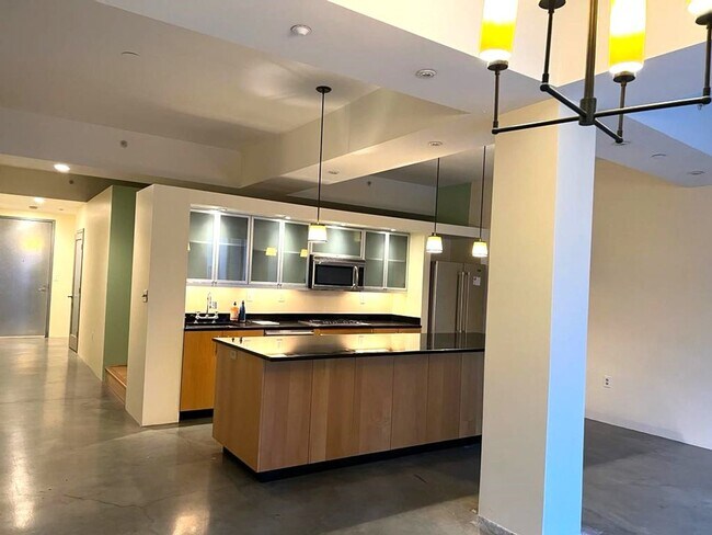 Building Photo - Exceptional condo unit in the heart Boston...