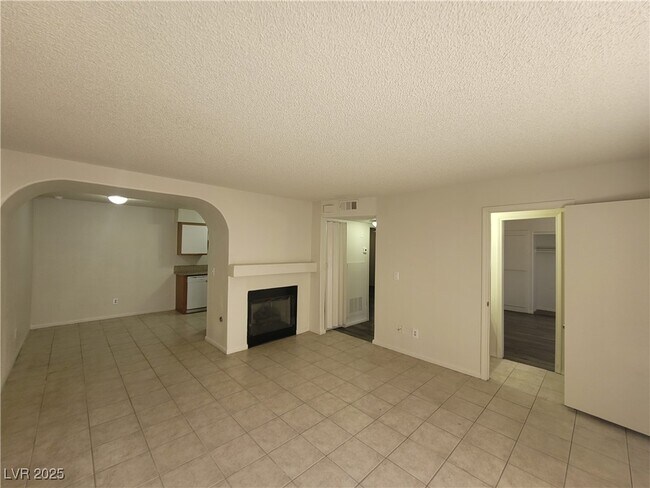 Building Photo - 1608 N Torrey Pines Dr