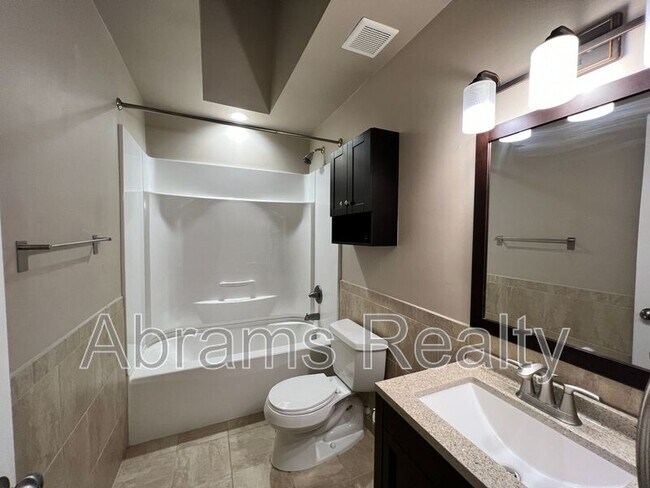 Building Photo - 1136 Glengarry Way