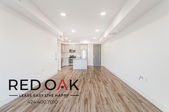 Building Photo - 453 S Kenmore Ave
