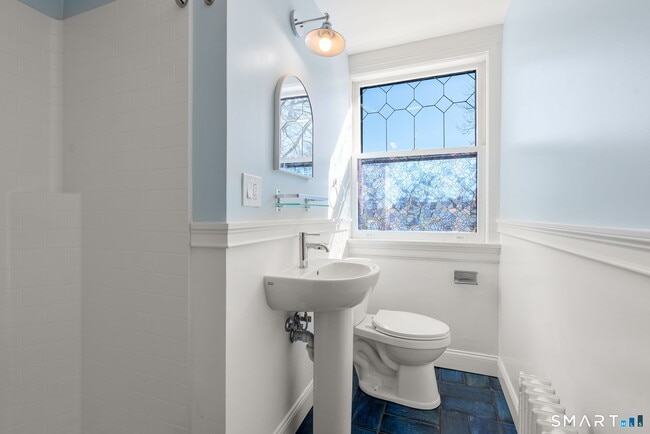 Building Photo - 360 Farmington Ave