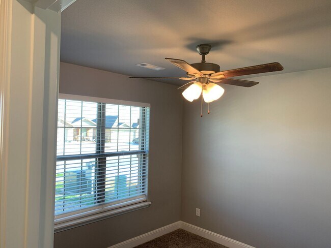 Building Photo - Beautiful 4 Bedroom Home for lease, Benton...