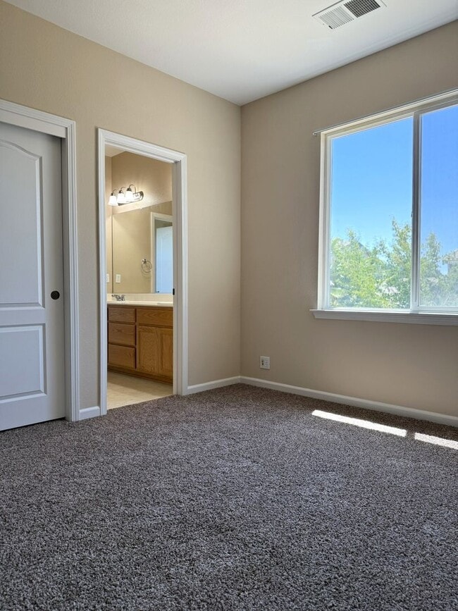 Building Photo - Available NOW and a Must SEE!