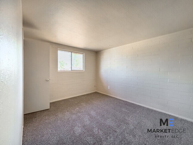 Building Photo - 3 Bed/ 1 Bath at 67th /Indian School! Appl...