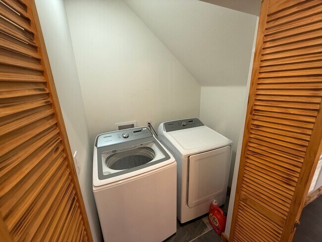 Building Photo - Stunning 4-Bedroom Home with Amazing Views, EV Charger & Solar in Big Bear!