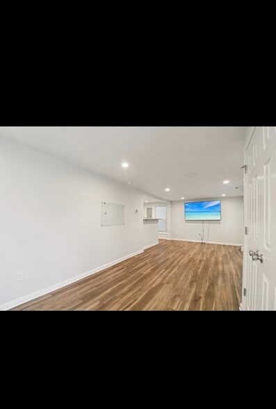 Building Photo - 1605 Airport Ln