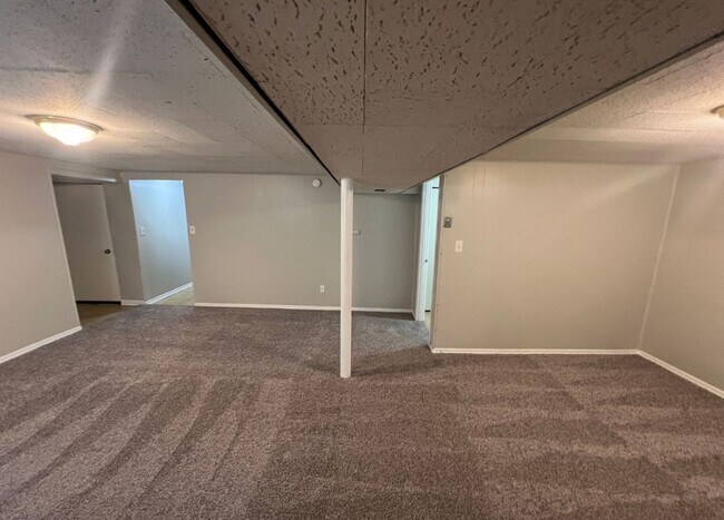 Building Photo - Spacious 3 Bedroom Home with Bonus Basement Space!