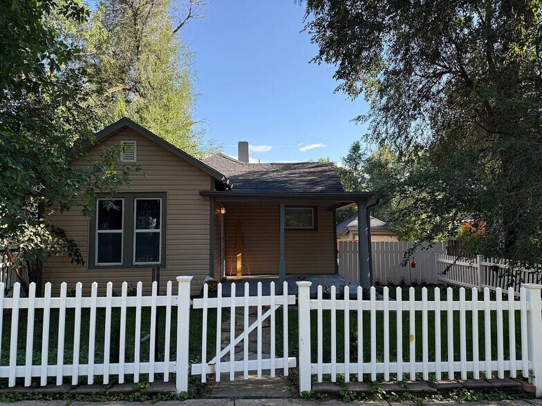 Building Photo - 715 E High St