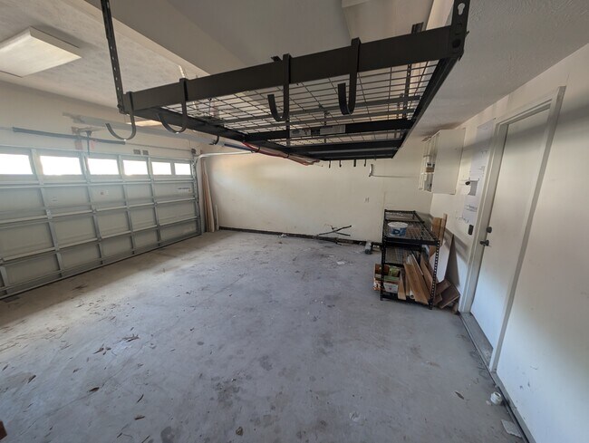 Building Photo - 717 Windsor Dr SE