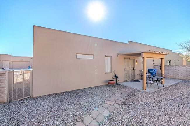 Building Photo - Turnkey Charm in Green Valley – Furnished Townhome with Gated Serenity!