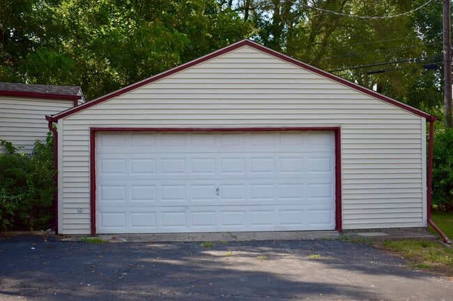 Building Photo - 901 Lane Allen Rd