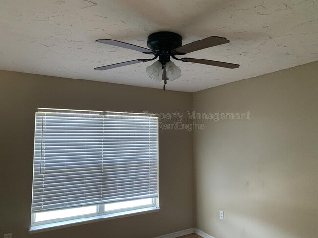Building Photo - 4300 Iveyglen Ave