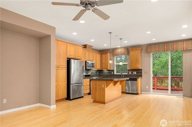 Building Photo - 2bd/1.75ba Redmond Duplex
