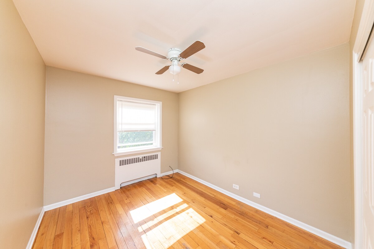 Building Photo - 233 Custer Ave