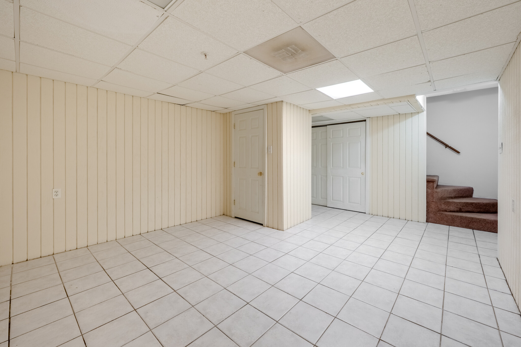 Building Photo - 360 Littleton Rd