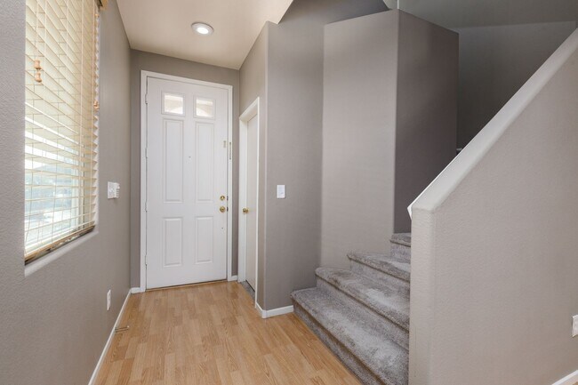 Building Photo - Great NLV single family 3 bedroom home.