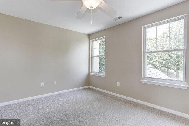 Building Photo - 4 Austringer Ct