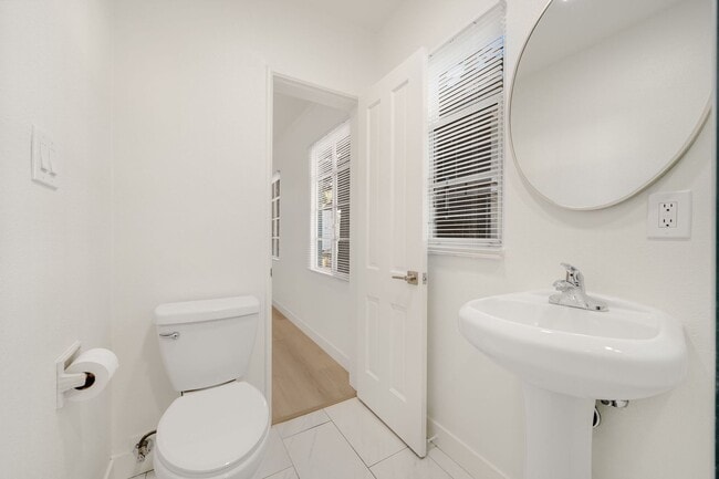 Building Photo - 35-35 Kennebec Ave