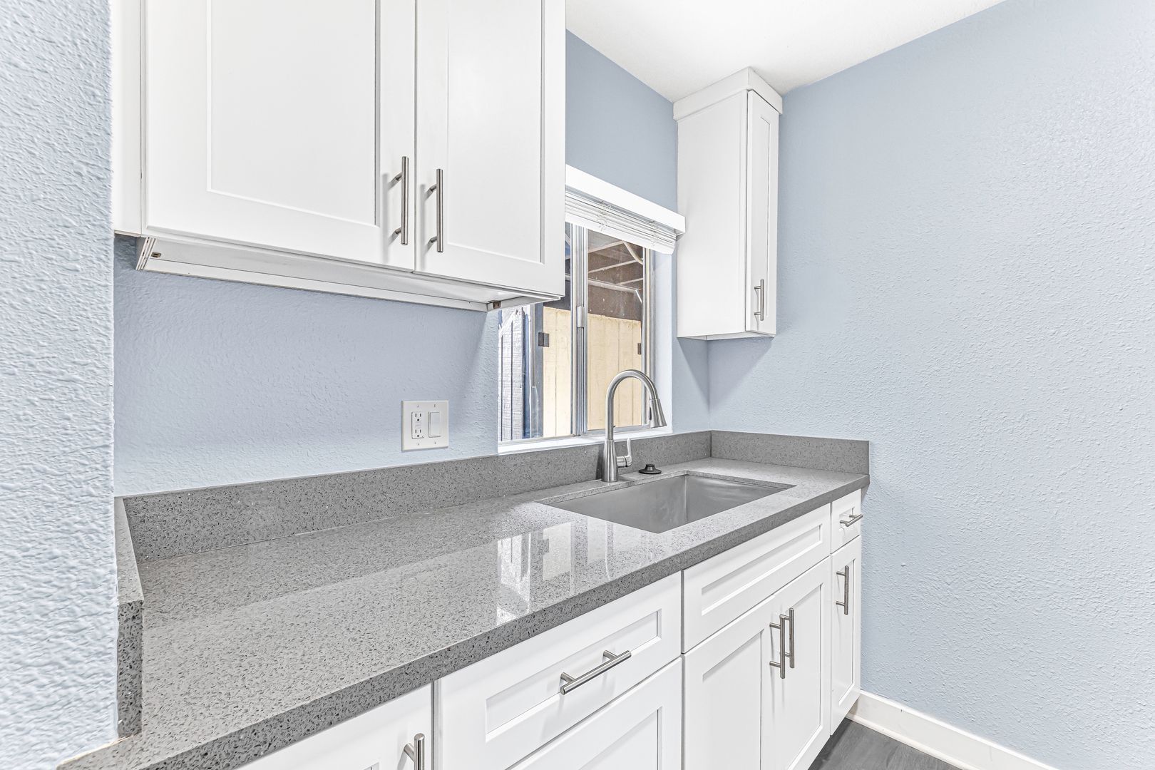 Building Photo - 1711 E Appleton St