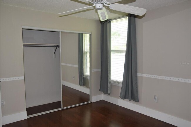 Building Photo - 528 Orange Dr