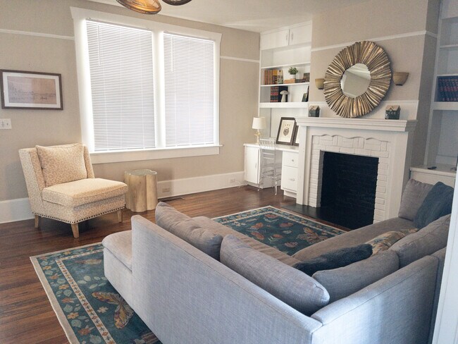 Building Photo - 302 Durden St