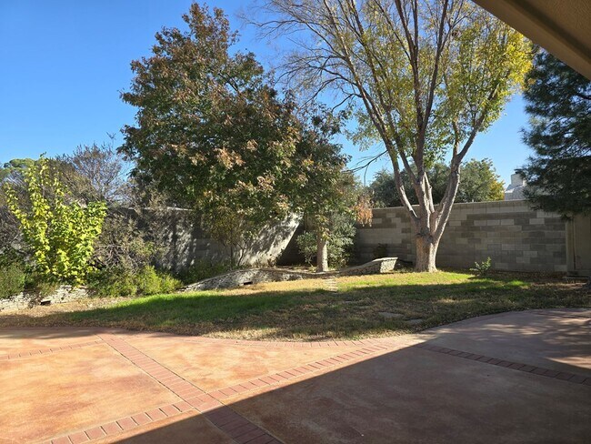 Building Photo - 6 Sunnygrove Dr