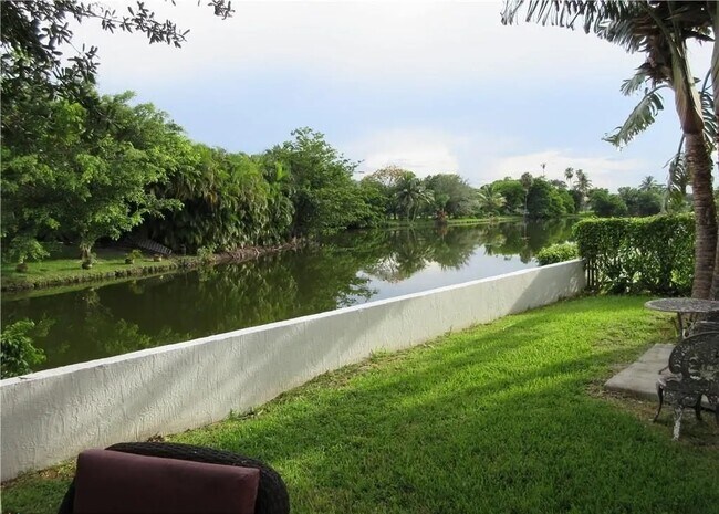 Building Photo - 9748 NW 1st Manor