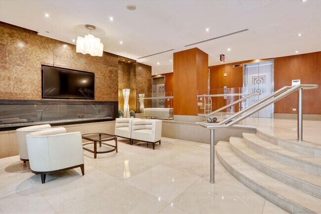 Building Photo - Incredible 1BR/1BA Condo Blocks from the Metro Vibrant Mount Vernon Triangle!