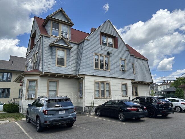 Building Photo - 36 Roxbury St