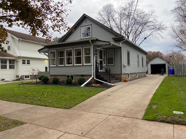 Building Photo - 717 S Fairview St