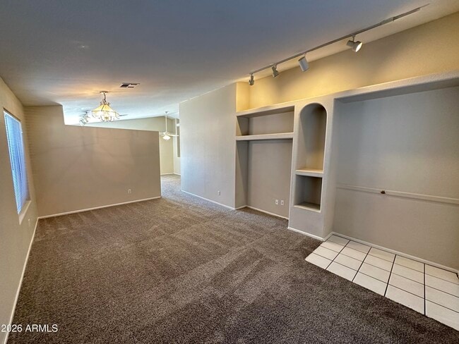 Building Photo - 3057 W Cat Balue Dr