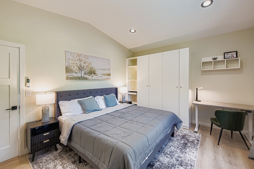 Building Photo - 1654 York Dr