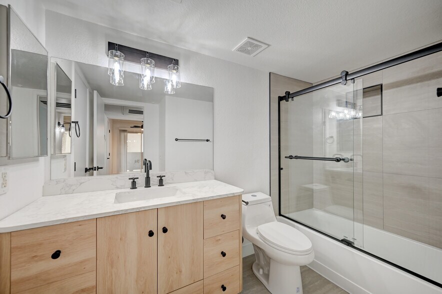 Building Photo - 2300 E Silverado Ranch Blvd