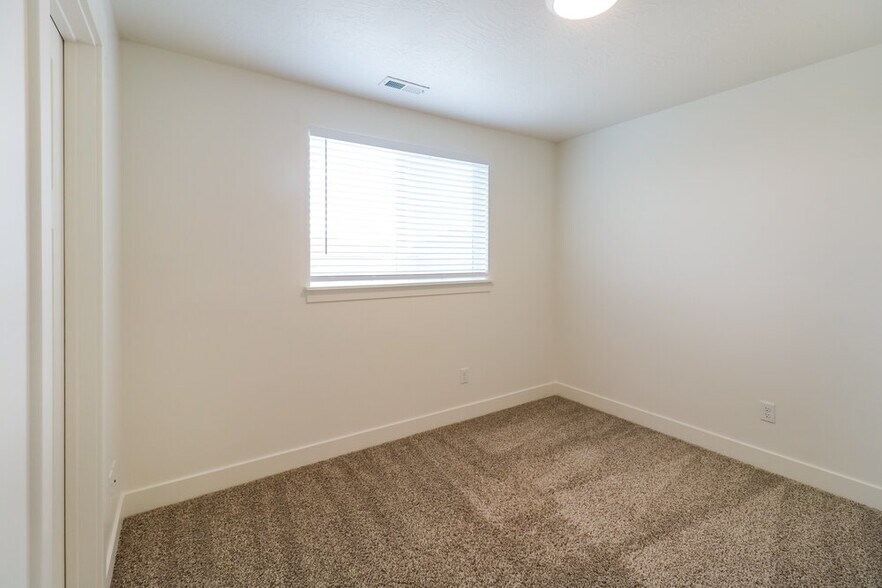 Building Photo - 4907 Breezy Patch Rd