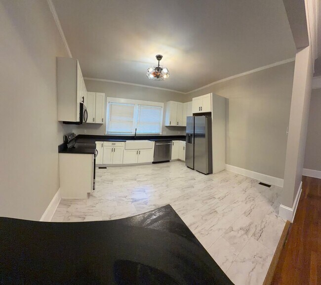 Building Photo - 205 Saluda St