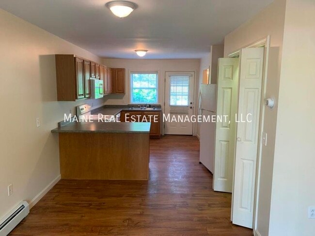 Building Photo - 5 River Village Dr