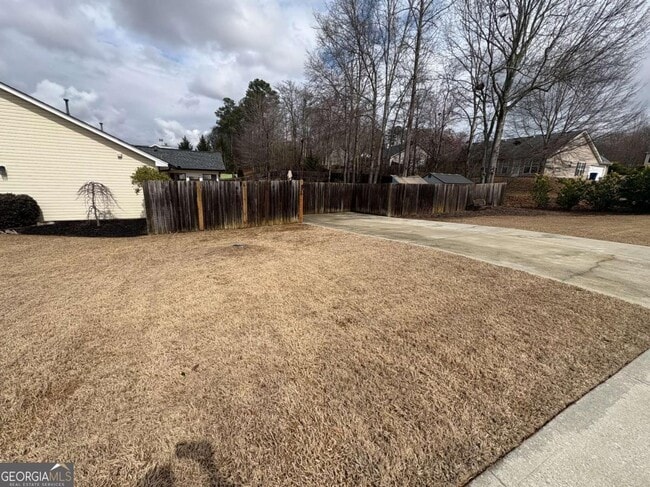 Building Photo - 616 Embassy Walk