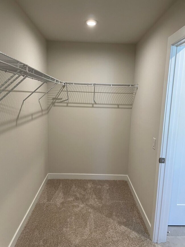 Building Photo - 3 Bedroom 2 Bath Home in Middle Creek Vill...