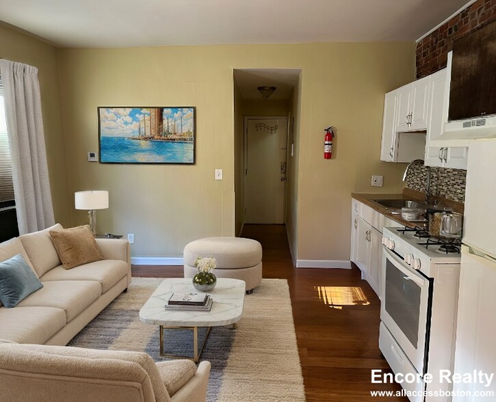 Building Photo - 147 Meridian St