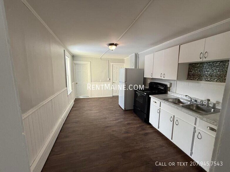 Building Photo - 22 Birch St