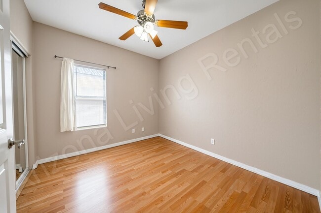 Building Photo - 2085 Alan Ladd Dr