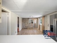 Building Photo - 2 Bed, 2 Bath with Yard, Parking & Laundry...