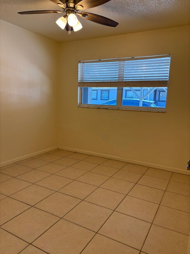 Building Photo - Leesburg Duplex