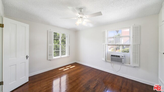 Building Photo - 1274 S Beverly Glen Blvd