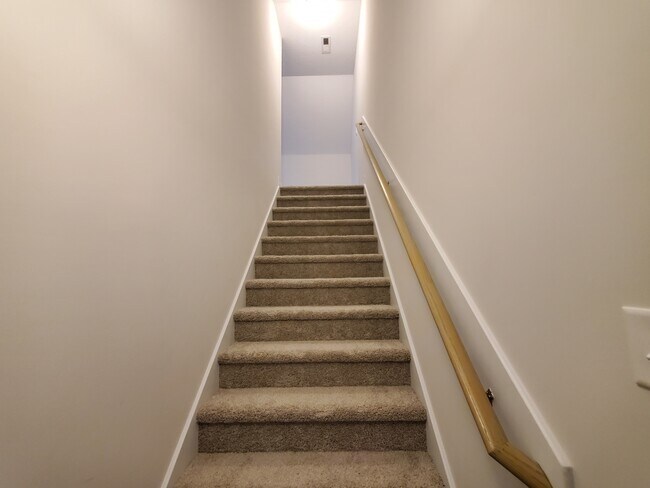 Building Photo - 600 Unity Ct