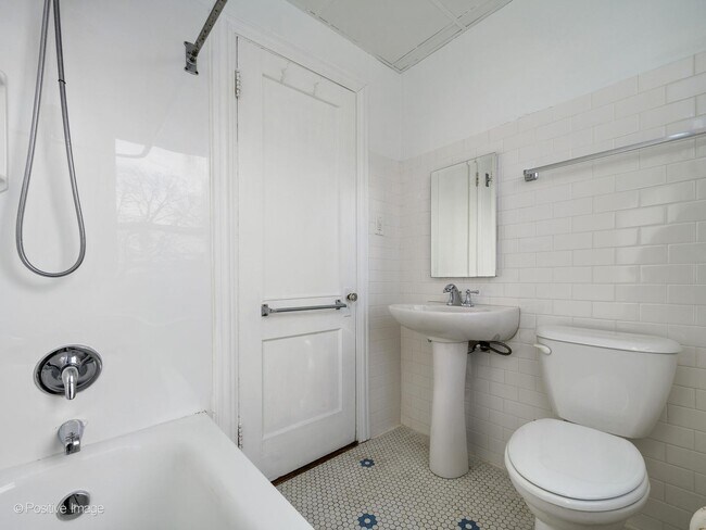 Building Photo - 133-143 Vine Ave